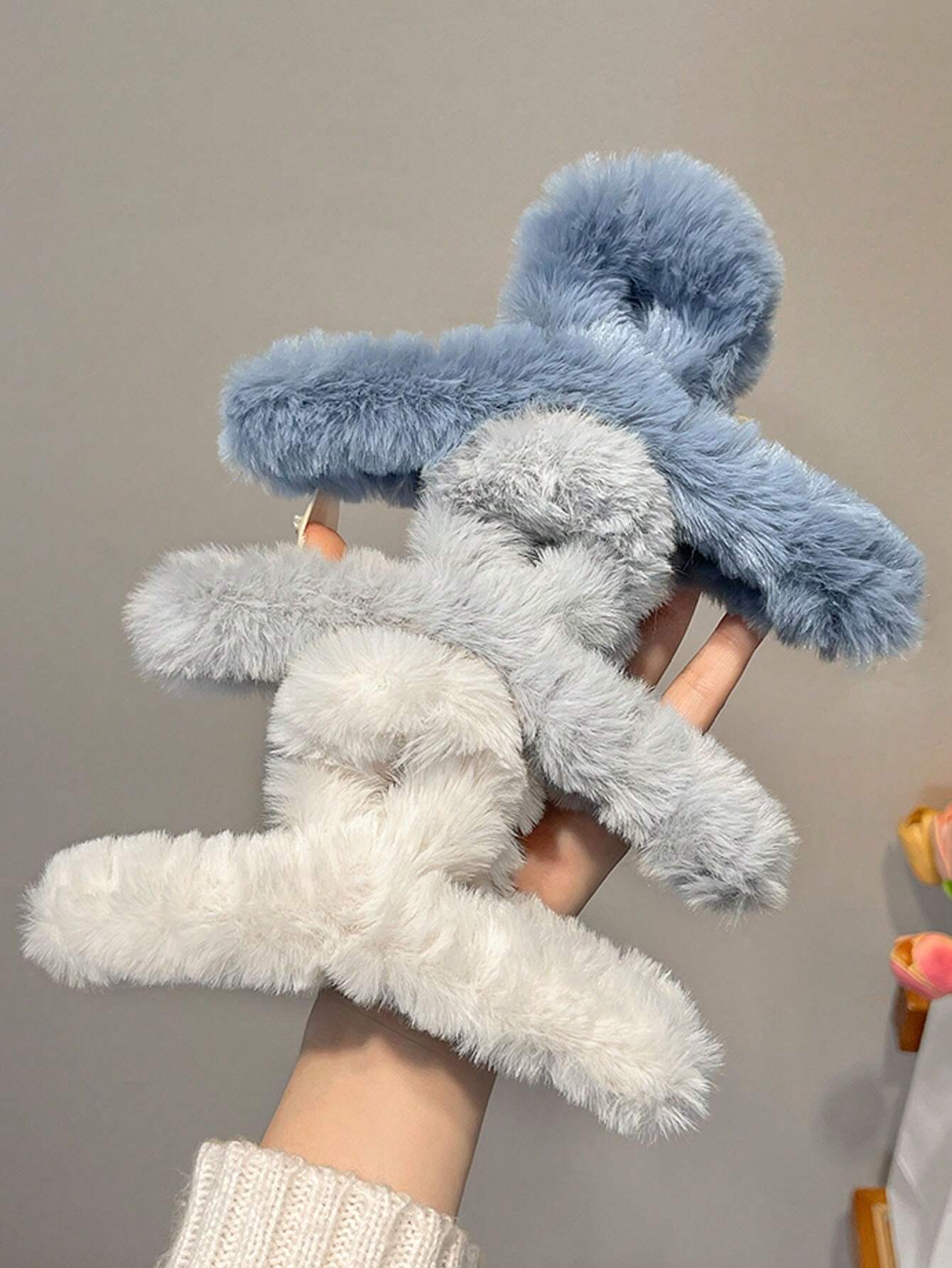 Women Cute Plush Lightweight Hair Clips - 1 Pcs